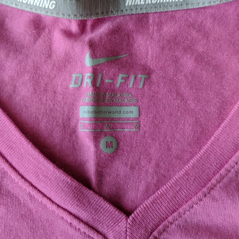 Nike graphic tee - Picture 2 of 4